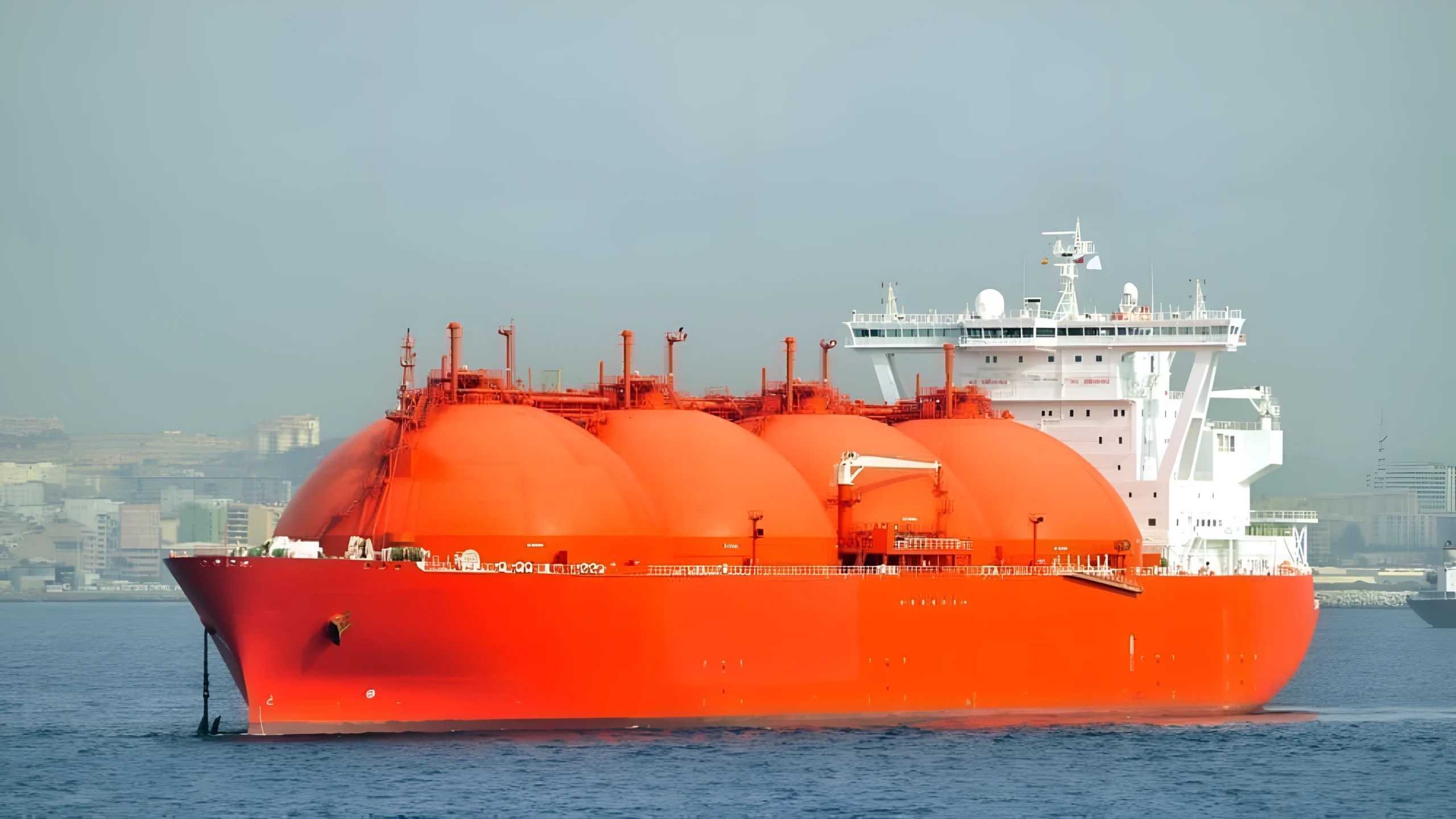 European Gas Prices Surge 30% After Qatar LNG Halt